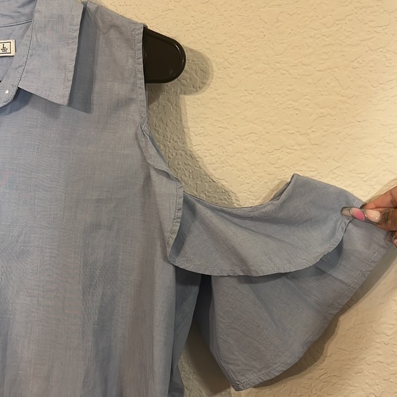 Abercrombie & Fitch Cold Shoulder Ruffle blouse, size large. - Picture 4 of 9